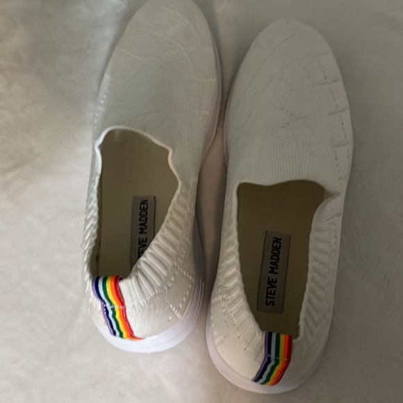 Steve Madden size 9 slip on fabric athletic shoes - Picture 4 of 5